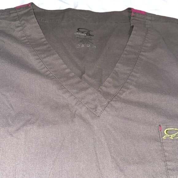 Iguana Med Gray V-Neck Scrub Top L/G - Picture 2 of 7